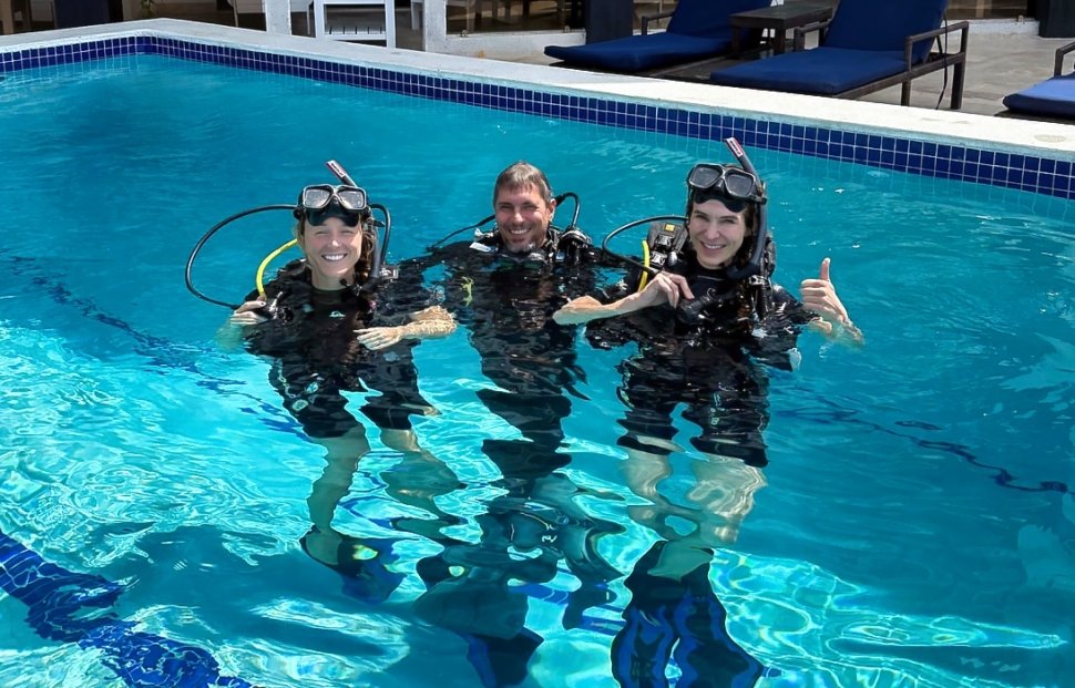 Divemaster vs Dive Instructor: Which Path Is Right for You?