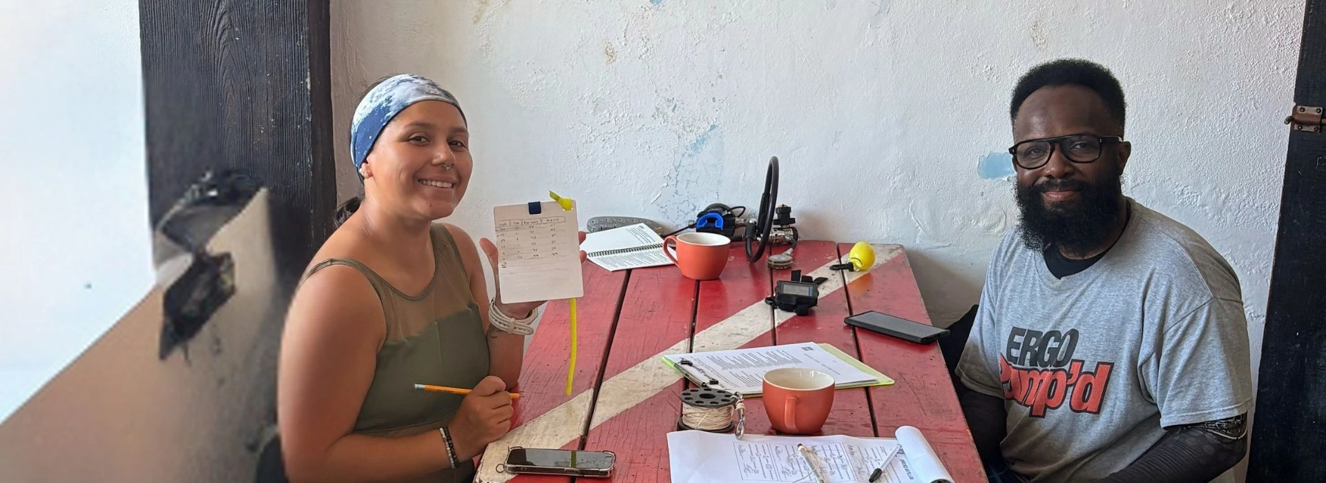 Divers planning gas management and decompression schedules during the first steps for technical diving training.