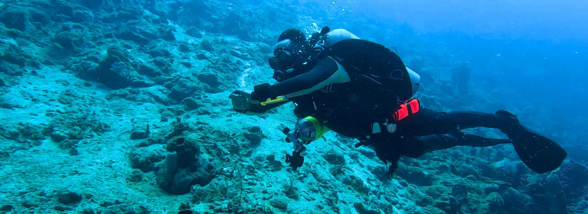 Diver practicing backmount twins configuration as part of the first steps for technical diving training.
