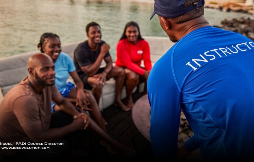 Am I ready for the PADI IDC? Instructor briefing future dive pros before training.