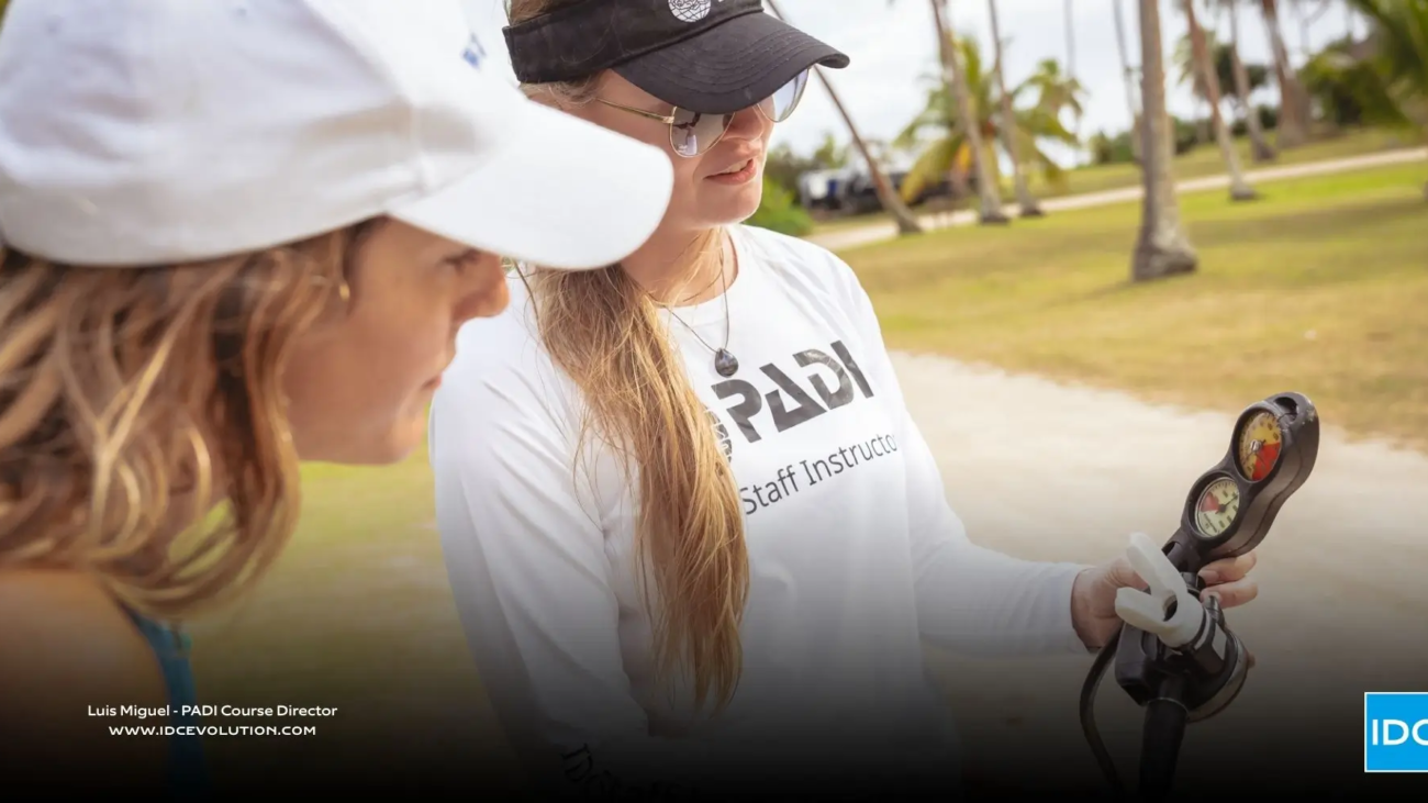 Dive instructor skills during confined water briefing, clear coaching and calm leadership with students